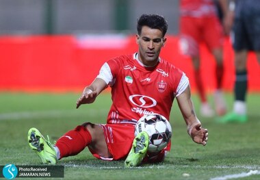 رویت مهاجم پرسپولیس در باشگاه استقلال!