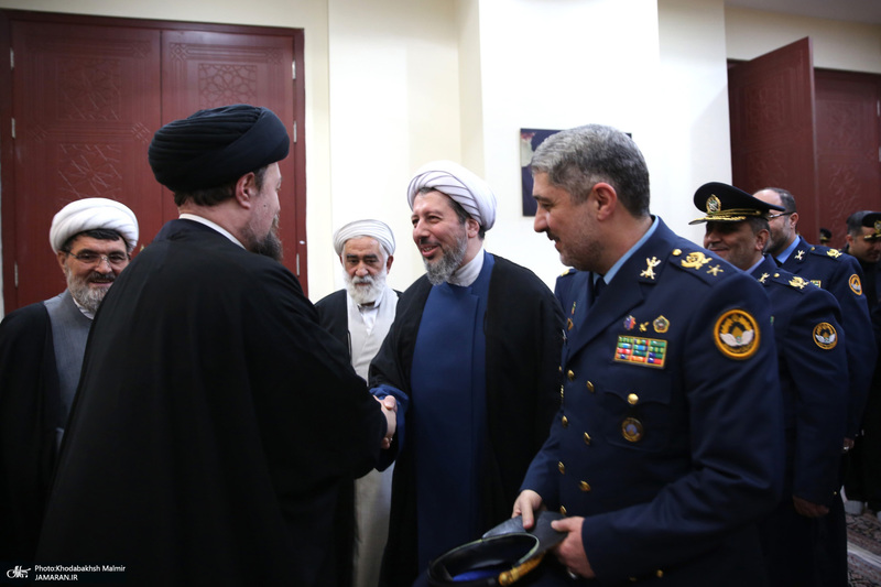 دیدار فرمانده نیری هوایی ارتش( امیر بهمن بهمرد )و جمعی از فرماندهان با سید حسن خمینی