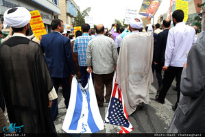 راهپیمایی نمازگزاران نماز جمعه قم در واکنش به خروج آمریکا از برجام