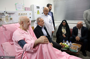 عیادت رئیس جمهوری از سید محمد خاتمی