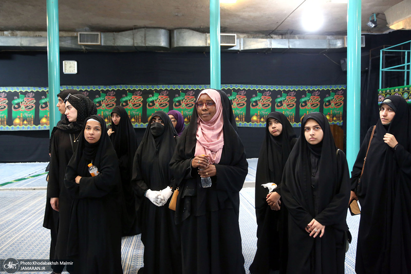 بازدید جمعی از دانشجویان انگلیسی و جمعی از دانش آموزان بندر دیر از جماران