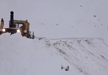 بارش باران و برف در جاده ها