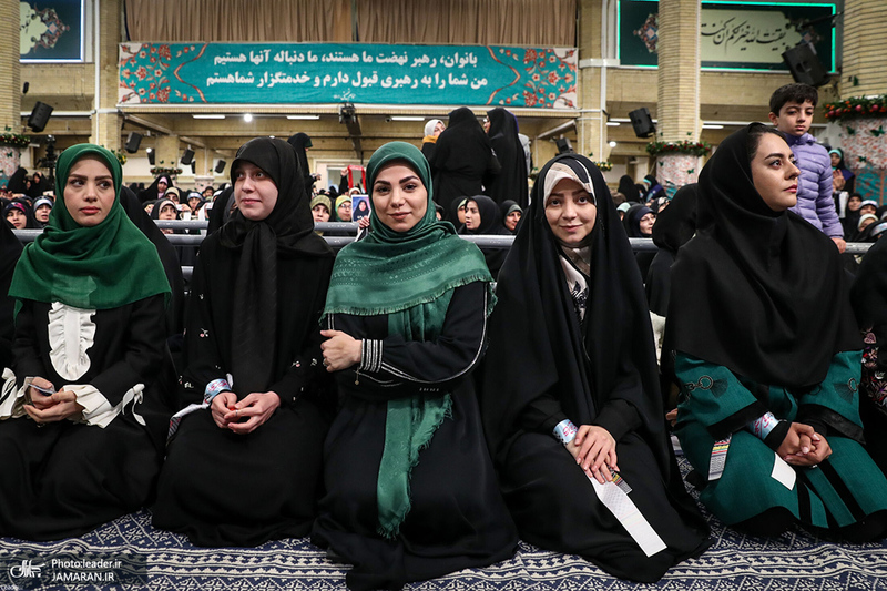 دیدار هزاران نفر از زنان و دختران با رهبر معظم انقلاب