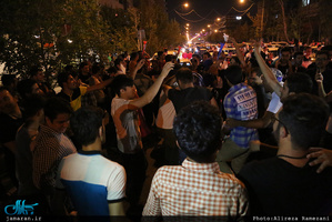 شادی مردم تهران پس از آخرین بازی ایران در جام جهانی