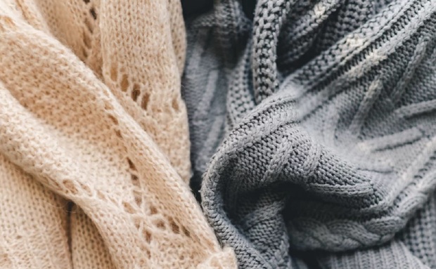 بهترین روش شستن شال و لباس های بافتنی