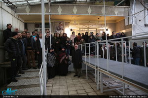 بازدید جمعی از شیعیان کشور هلند و آلمان از بیت امام خمینی در جماران