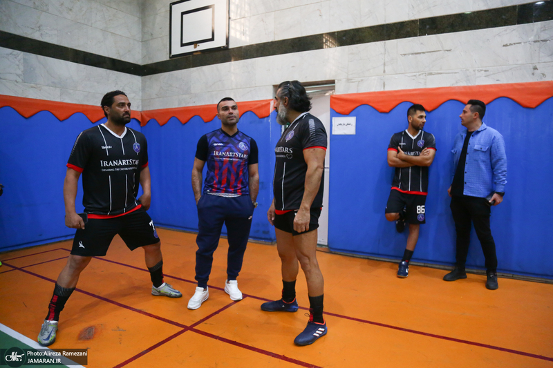 مسابقه فوتسال خیریه بین تیم هنرمندان و منتخب بنیاد حضرت زینب (س)