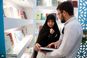 غرفه موسسه تنظیم و نشر آثار امام خمینی(س) در نمایشگاه بین المللی کتاب تهران