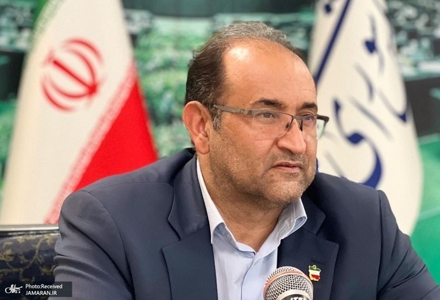 رحیمی جهان آبادی، نماینده: موج مهاجرت پزشکان و پرستاران، مهندسان و حقوقدانان را داریم/ اخراج اساتید چه 100 نفر چه 50 نفر، بسیار نامناسب است/ سکوت وزیر علوم و عدم دفاع وی از استادان دانشگاه‌ها قابل پذیرش نیست