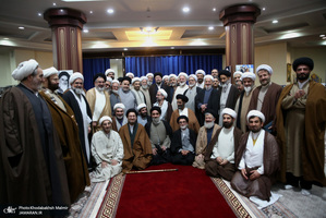 دیدار جمعی از روحانیون با سید حسن خمینی