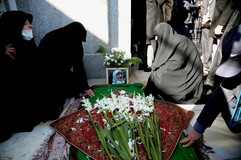 مراسم تشییع و خاکسپاری پیکر اشرف بروجردی