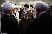 دیدار دست‌اندرکاران همایش بین‌المللی علامه میرزای نائینی با رهبری (5)