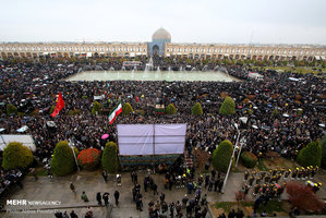 تجمع بزرگداشت شهید حاج قاسم سلیمانی در میدان امام خمینی(س) اصفهان + تصاویر