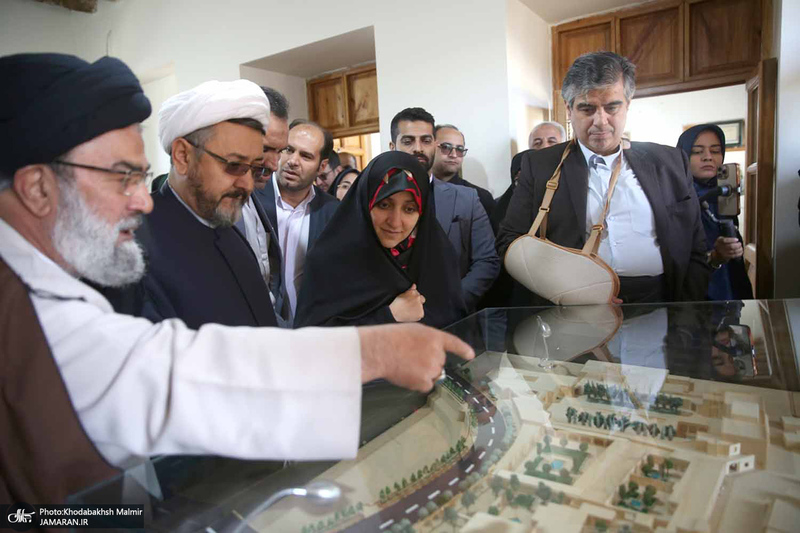 بازدید زهرا بهروزآذر، معاون رئیس جمهور از بیت تاریخی امام در خمین