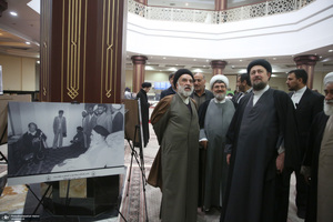 بازدید سید حسن خمینی از نمایشگاع عکس امام امت