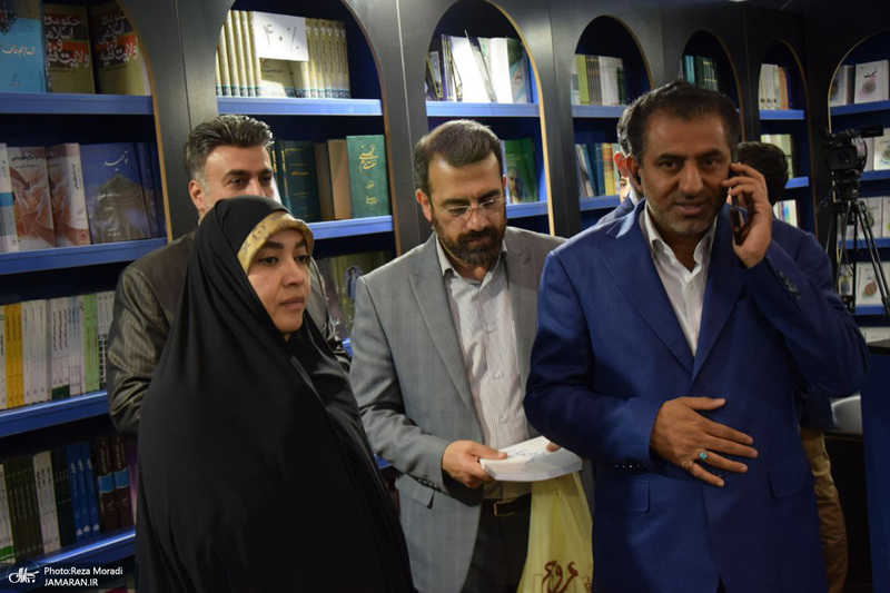 غرفه موسسه تنظیم و نشر آثار امام خمینی (س) در سی و پنجمین نمایشگاه بین المللی کتاب تهران- 1