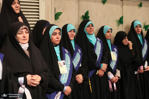 دیدار هزاران نفر از زنان و دختران با رهبر معظم انقلاب
