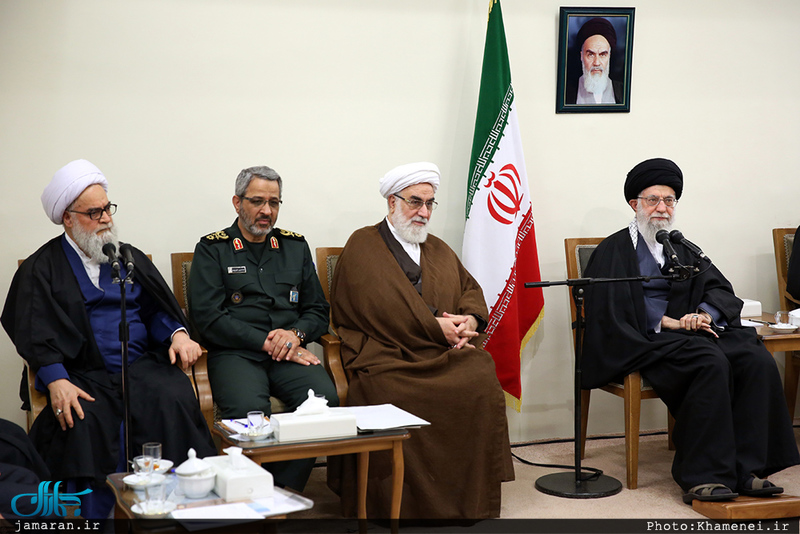 دیدار دست‌اندرکاران کنگره روحانی شهید صدوق گلپایگانی و ۳۷۲ شهید گلپایگان با رهبر معظم انقلاب 