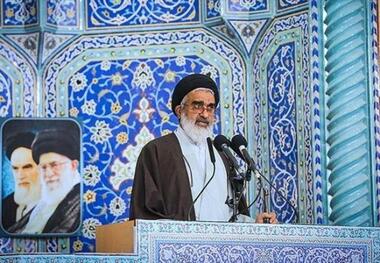 خطیب جمعه قم:سپاه خارچشم استکبار و استخوان در گلوی بدخواهان نظام است