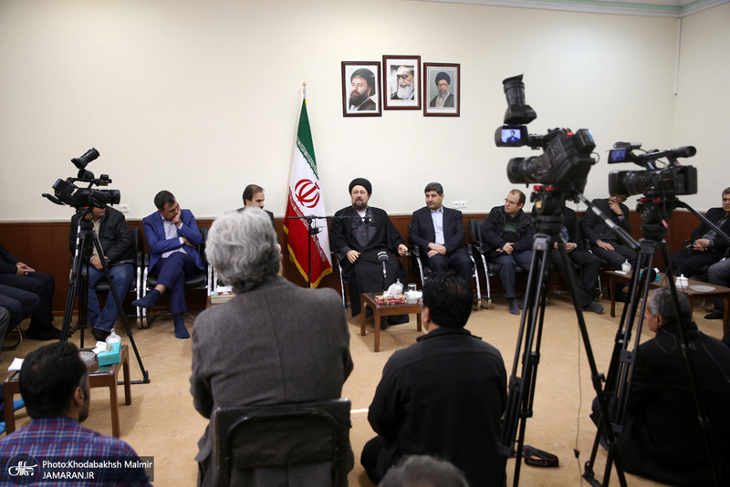 دیدارمدیران و جمعی از اعضای تحریه موسسه مطبوعاتی ایران و خبرگزاری ایرنا با سید حسن خمینی