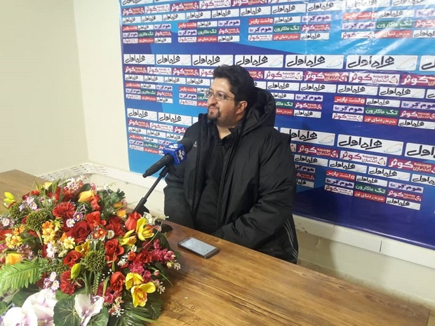 سرمربی تیم کارون خرمشهر از زمین چمن ورزشگاه پارس انتقاد کرد