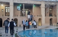 بازدید گردشگران نوروزی از بیت و زادگاه حضرت امام (س) در شب عید سعید فطر + تصاویر