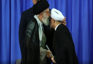 حسن روحانی: اولین حکمی که آیت‌الله خامنه‌ای به من دادند فرماندهی پدافند هوایی بود/ رهبری به من دستور دادند که مسئولیت ستاد ملی کرونا را بپذیرم/ کاهش تعهدات هسته‌ای تصمیمی بود که در محضر رهبری اتخاذ شد/ رهبر شهید درباره رفع آسیب‌های اجتماعی جدی بودند