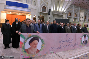 تجدید میثاق وزیر نیرو و کارکنان این وزارتخانه با آرمان‌های حضرت امام خمینی (س)