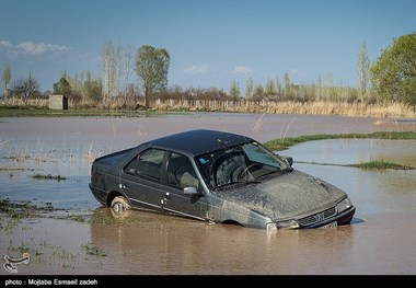 سپاه و بسیج کنار امدادرسانان  جست‌وجو برای یافتن مفقودان سیل عجب‌شیر ادامه دارد+ فیلم