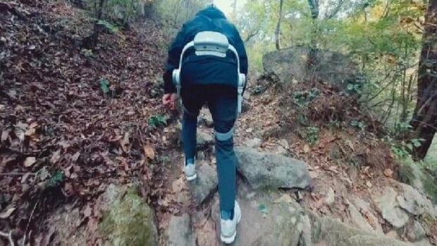 این ربات به سالمندان قدرت کوهنوردی می‌دهد
