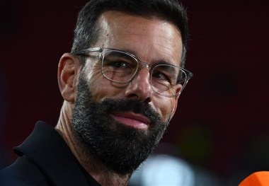 فن نیستلروی نیمکت نشین هلند شد