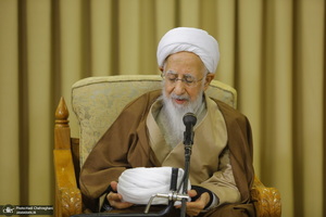 عمامه گذاری طلاب در روز میلاد پیامبر اکرم (ص) و امام صادق (ع) توسط مراجع تقلید