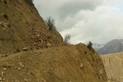 ریزش کوه سه راه روستایی را در دهدز مسدود کرد