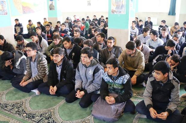 امام جمعه مهریز، جذب دانش آموزان به مدارس علمیه را خواستار شد