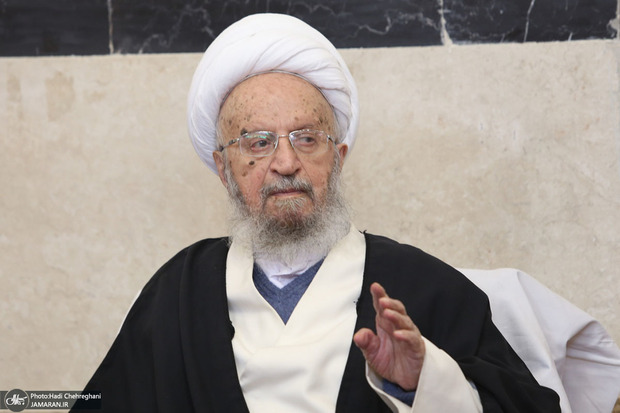 آیت‌الله العظمی مکارم شیرازی: مردم از گرانی فوق‌العاده رنج می‌برند