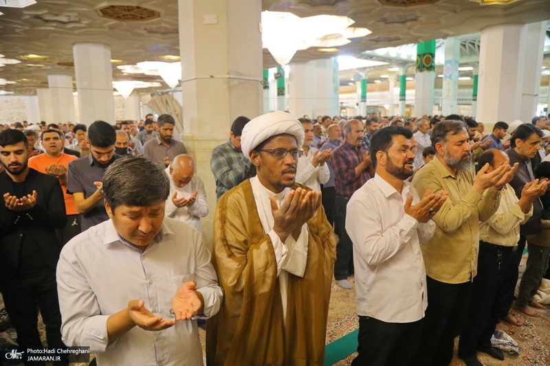 نماز عید سعید فطر در حرم مطهر حضرت معضومه (س)