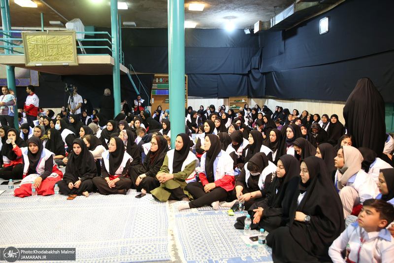 تجدید میثاق جمعی از جوانان هلال احمر با آرمان های حضرت امام خمینی (س)