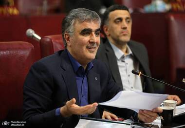رییس کل بانک مرکزی: نرخ دلار بازار ایران را یک سایت آمریکایی تعیین می‌کند