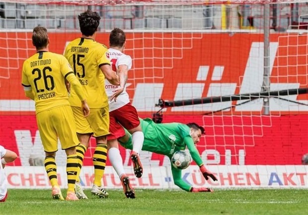 پیروزی دورتموند دقیقه 5+90 با گلزنی هالند/ شادی گل سرمربی کار دستش داد!+عکس
