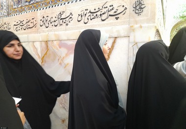 دیدار صمیمانه وزیر راه با زائران در حرم امام رضا(ع)