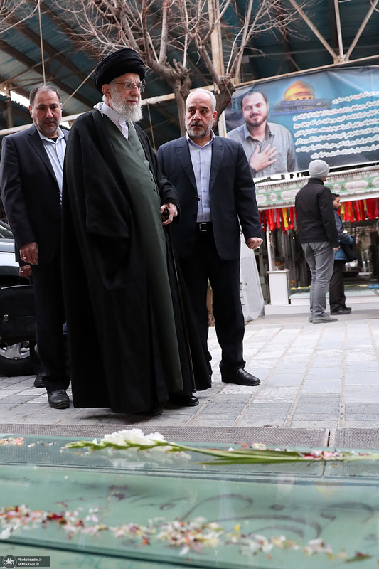 حضور رهبر معظم انقلاب در حرم مطهر امام خمینی (س)