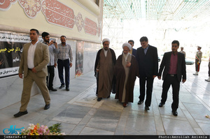 حضور آیت الله العظمی جوادی آملی در حرم مطهر امام خمینی(س)