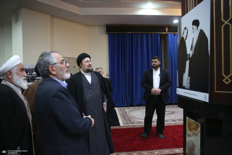 بازدید سید حسن خمینی از نمایشگاع عکس امام امت