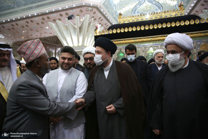 ادای احترام شرکت کنندگان در هفتمین اجلاس بین المللی مجمع جهانی اهل بیت(ع) به مقام شامخ امام راحل