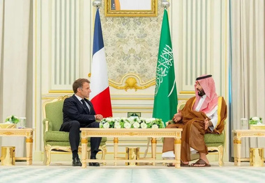 بن سلمان و مکرون در ریاض درباره تحولات منطقه‌ای و بین‌المللی رایزنی کردند / تأکید بر تقویت روابط راهبردی عربستان و فرانسه