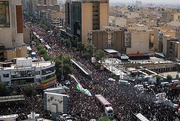 الملایین فی طهران تشارک فی تشییع الجثامین الطاهرة لشهداء العدوان الصهیونی على ایران

