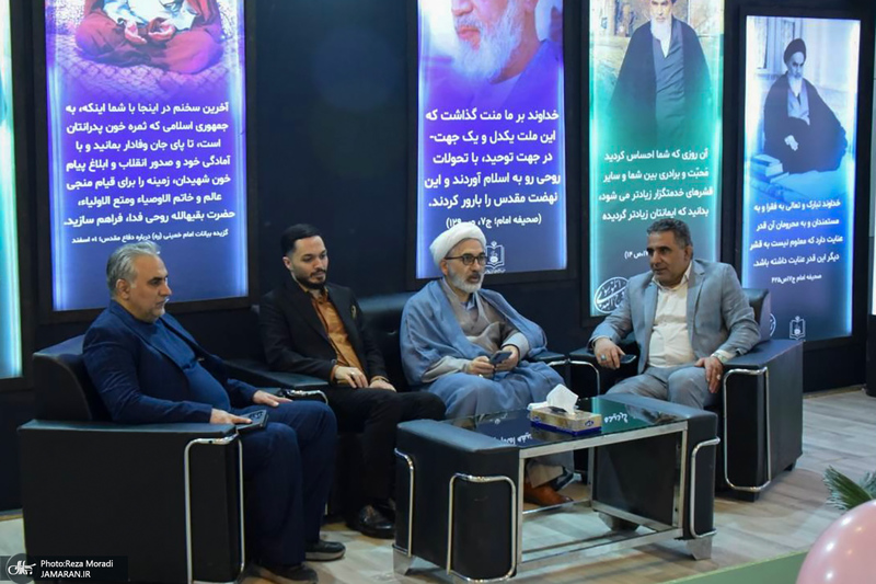 غرفه موسسه تنظیم و نشر آثار امام خمینی (س) در سی و سومین نمایشگاه بین المللی قرآن کریم-2