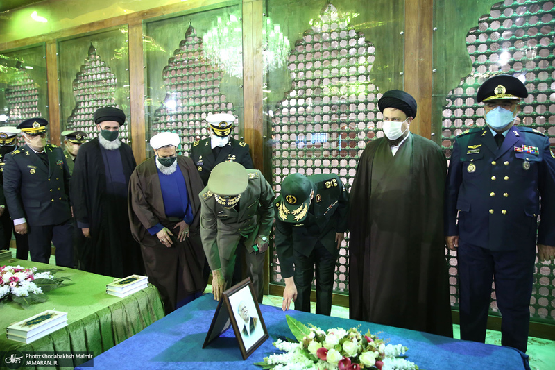 تجدید بیعت فرماندهان ارشد نیروهای مسلح با آرمان های حضرت امام خمینی (س)