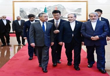 دیدار عراقچی و وانگ‌یی در پکن؛ تأکید تهران و پکن بر تعمیق شراکت راهبردی و حل‌وفصل تنش‌های منطقه از مسیر دیپلماسی