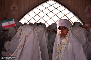 جشن عبادت جمعی از دانش آموزان منطقه 19 شهر تهران در جوار حرم امام خمینی(س)